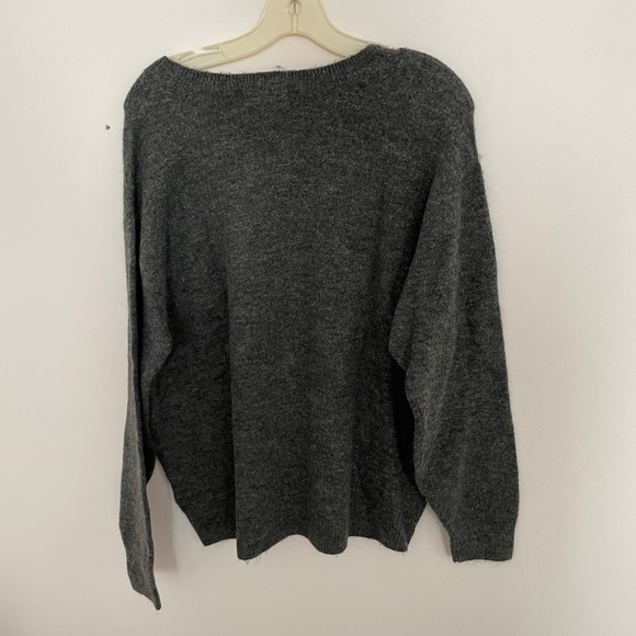 NWT H&M Sweater - Picture 2 of 3